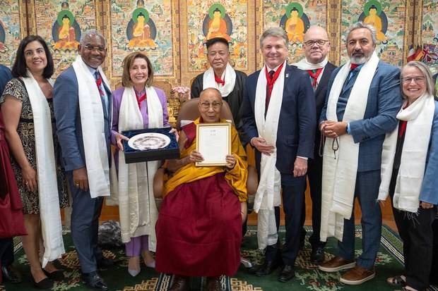 ཨ་རིའི་གྲོས་ཚོགས་ཀྱི་ཆེས་མཐོའི་སྐུ་ཚབ་ཚོགས་ཆུང་ནས་བོད་རྒྱའི་རྩོད་རྙོག་སེལ་བར་སྐུལ་འདེད་གཏོང་བའི་ཁྲིམས་འཆར་དེ། སྤྱི་ནོར་༧གོང་ས་༧སྐྱབས་མགོན་ཆེན་པོ་མཆོག་ལ་སྤྱན་འབུལ་ཞུས་པ།