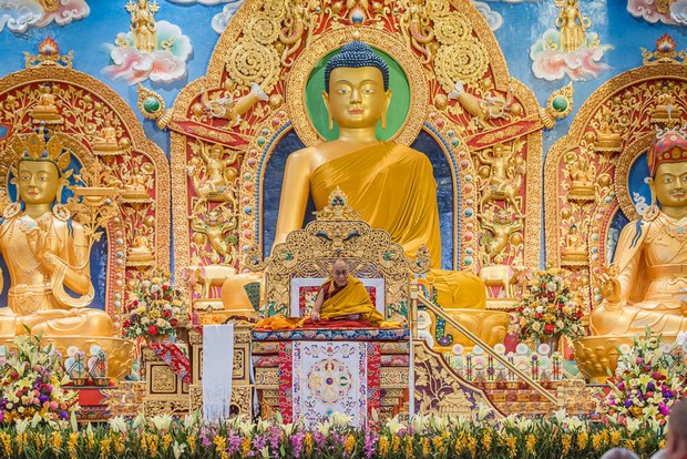 ༸གོང་ས་མཆོག་དཔལ་སྤུངས་ཤེས་རབ་གླིང་དུ་ཆིབས་བསྒྱུར། ༸གོང་ས་མཆོག་དཔལ་སྤུངས་ཤེས་རབ་གླིང་དུ་ཆིབས་བསྒྱུར།