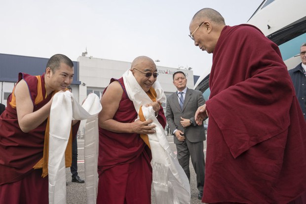 ༧གོང་ས་མཆོག་ནས་ཡོ་རོབ་ཡུལ་གྲུ་ལྔ་ནང་གི་ཆིབས་བསྒྱུར་མཛད་འཆར་ལེགས་གྲུབ། ༧གོང་ས་མཆོག་ནས་ཡོ་རོབ་ཡུལ་གྲུ་ལྔ་ནང་གི་ཆིབས་བསྒྱུར་མཛད་འཆར་ལེགས་གྲུབ།