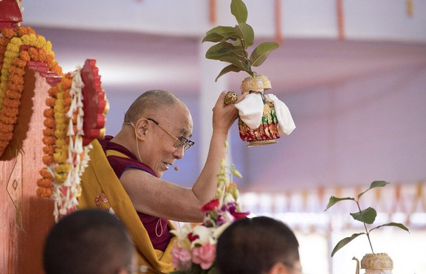 ཆོས་ཀྱི་སྙིང་པོ་བརྩེ་བ་སྒོམ་རྒྱུ་དེ་ཡིན། ཆོས་ཀྱི་སྙིང་པོ་བརྩེ་བ་སྒོམ་རྒྱུ་དེ་ཡིན།