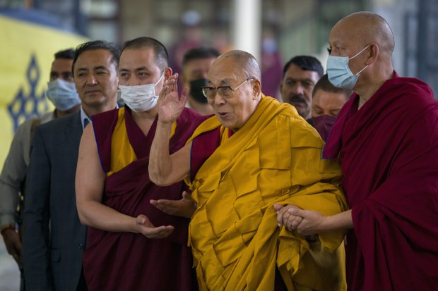 ༧གོང་ས་མཆོག་གི་མཚན་གནས་ཐོག་ནགས་ཚལ་གྱི་འགྲུལ་ལམ།