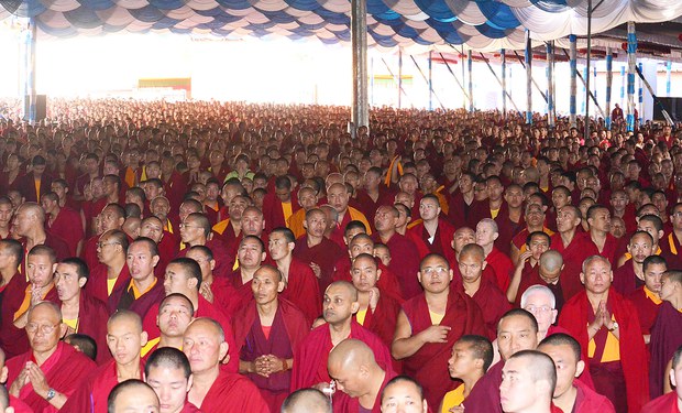 གླིང་རིན་པོ་ཆེ་མཆོག་གི་དགོངས་རྫོཊ་མཆོད་འབུལ། གླིང་རིན་པོ་ཆེ་མཆོག་གི་དགོངས་རྫོཊ་མཆོད་འབུལ།