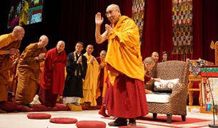 བོད་མི་དང་སོག་པོ་འབྲུག་པ་བཅས་མི་གྲངས་༡༠༠༠ལྷག་ལ་བཀའ་སློབ་ལམ་སྟོན། བོད་མི་དང་སོག་པོ་འབྲུག་པ་བཅས་མི་གྲངས་༡༠༠༠ལྷག་ལ་བཀའ་སློབ་ལམ་སྟོན།