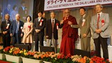 ཉི་ཧོང་དུ་ཚན་རིག་པ་ཁག་གཅིག་དང་ལྷན་དུ་བགྲོ་གླེང༌མཛད་གནང་ཡོད་པ།