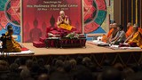 ༸གོང་ས་མཆོག་ནས་རྒྱ་གར་གྲོང་ཁྱེར་མུམ་བྷཡི་ནང་གསུང་ཆོས་སྩོལ་བཞིན་པ།