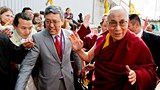 སུད་སིའི་ནང་དད་ལྡན་ཆོས་ཞུ་བ་༨༠༠༠ལྷག་ལ་བཀའ་ཆོས་བསྩལ་བ།