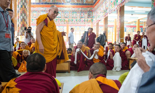 སྡུག་བསྔལ་སེལ་ཐབས་སུ་ཡ་རབ་བཟང་སྤྱོད་གལ་ཆེ།