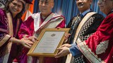 ༸གོང་ས་མཆོག་ནས་རྒྱ་གར་གྱི་གྲོང་ཁྱེར་ཁག་ཅིག་གི་ནང་གི་མཛད་འཕྲིན་ལེགས་གྲུབ།