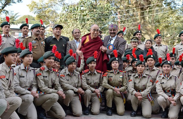 རྡ་རམ་ས་ལར་རྒྱ་གར་གཞུང་གི་མཐོ་སློབ་ཀྱི་ལོ་འཁོར་བྱ་དགའ་སྤྲོད་པའི་མཛད་སྒོ།