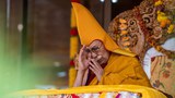 དད་ལྡན་མང་ཚོགས་ལ་སྤྱན་རས་གཟིགས་ཀྱི་བཀའ་དབང་བཀྲིན་ཆེ་གནང་མཛད་པ།