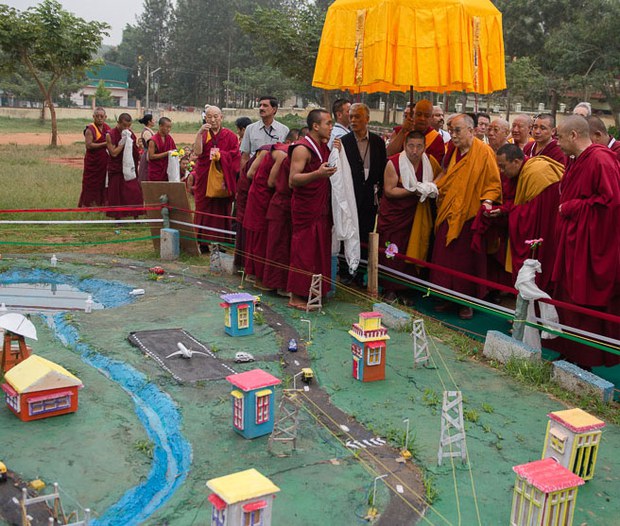 སེར་བྱེས་སློབ་གྲྭའི་འགྲེམས་སྟོན།