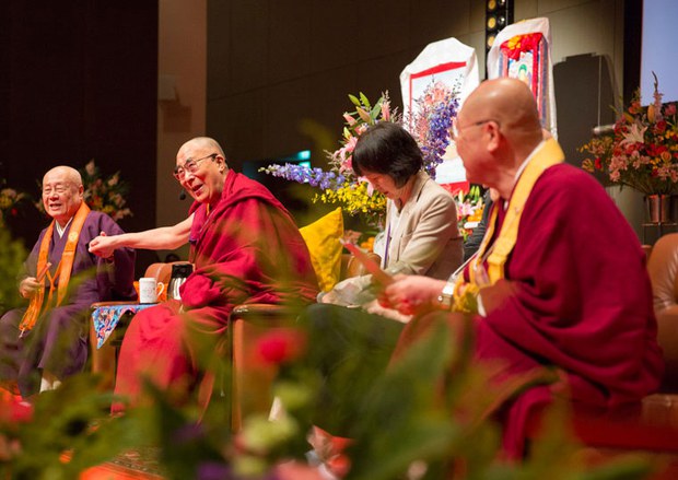 ཉི་ཧོང་དུ་སྤྱོད་འཇུག་ཆོས་འབྲེལ། ཉི་ཧོང་དུ་སྤྱོད་འཇུག་ཆོས་འབྲེལ།