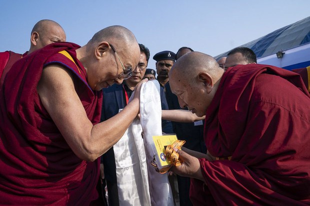 སངས་རྒྱས་ཀྱི་བསྟན་པ་ཡུན་རིང་གནས་པ་ལ་དབང་རྣོན་ཆོས་ཀྱི་རྗེས་སུ་འབྲང་ཐོག་འགྲོ་དགོས། སངས་རྒྱས་ཀྱི་བསྟན་པ་ཡུན་རིང་གནས་པ་ལ་དབང་རྣོན་ཆོས་ཀྱི་རྗེས་སུ་འབྲང་ཐོག་འགྲོ་དགོས།