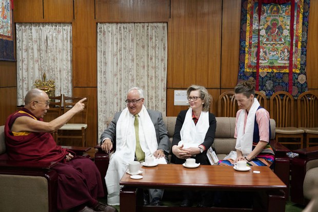 ཕྱི་རྒྱལ་གྲོས་ཚོགས་འཐུས་མི་ཁག་གཅིག་ལ་མཇལ་ཁ།