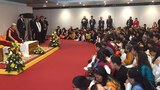 ༸གོང་ས་མཆོག་ལ་དད་གུས་ཞུ་མཁན་མང་དུ་འགྲོ་ཡི་ཡོད།