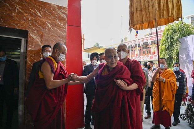 ༧གོང་ས་སྐྱབས་མགོན་ཆེན་པོ་མཆོག་གནས་མཆོག་རྡོ་རྗེ་གདན་དུ་ཞབས་སོར་བདེ་བར་འཁོད་གནང་ཡོད་པ། ༧གོང་ས་སྐྱབས་མགོན་ཆེན་པོ་མཆོག་གནས་མཆོག་རྡོ་རྗེ་གདན་དུ་ཞབས་སོར་བདེ་བར་འཁོད་གནང་ཡོད་པ།