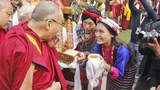 ༧གོང་ས་མཆོག་ཝཱ་ར་ཎཱ་སི་རུ་ཞབས་སོར་བདེ་བར་འཁོད་གནང་མཛད་ཡོད་པ།