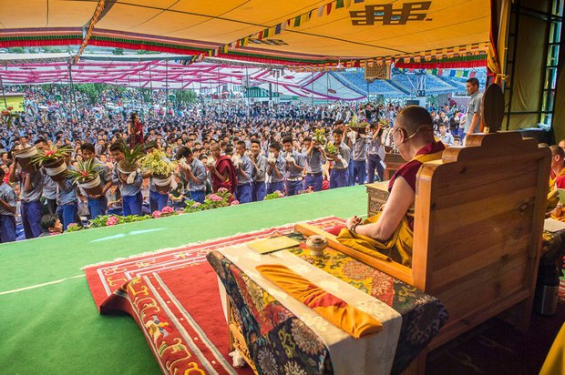 ༸གོང་ས་མཆོག་ནས་རྡ་སྟེང་བོད་ཁྱིམ་དུ་ནང་ཆོས་ངོ་སྤྲོད་མཇུག་སྒྲིལ་གནང་བ། ༸གོང་ས་མཆོག་ནས་རྡ་སྟེང་བོད་ཁྱིམ་དུ་ནང་ཆོས་ངོ་སྤྲོད་མཇུག་སྒྲིལ་གནང་བ།