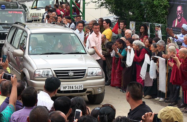 ཨིང་ལེནྜ་དང་ཨ་རི་ནང་གི་མཛད་འཕྲིན་ཆེད་བཞུཊ་སྒར་ནས་ཆིབས་ཐོན་གནང་བ། ཨིང་ལེནྜ་དང་ཨ་རི་ནང་གི་མཛད་འཕྲིན་ཆེད་བཞུཊ་སྒར་ནས་ཆིབས་ཐོན་གནང་བ།