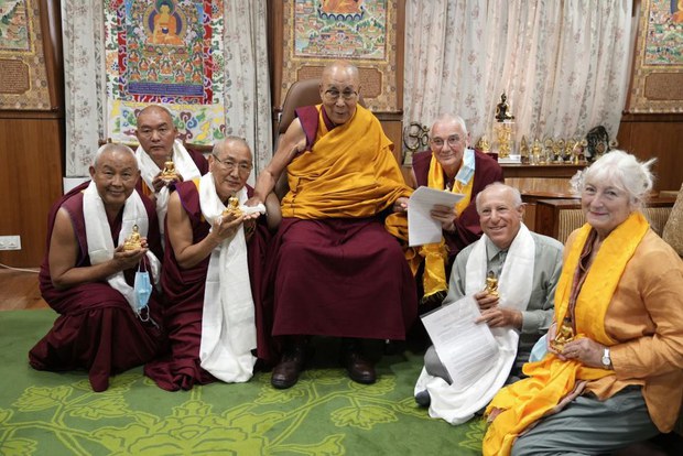 བླ་མ་བཟོད་པ་རིན་པོ་ཆེ་མཆོག་ནི་བློས་ཐུབ་ཀྱི་ཆོས་གྲོགས་ཤིག་ཡིན་པ་བཀའ་གནང་བ། བླ་མ་བཟོད་པ་རིན་པོ་ཆེ་མཆོག་ནི་བློས་ཐུབ་ཀྱི་ཆོས་གྲོགས་ཤིག་ཡིན་པ་བཀའ་གནང་བ།
