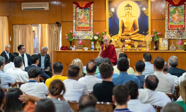 དྲག་སྤྱོད་པ་ཁག་ཅིག་གིས་ཁ་ཆེའི་ཆོས་ལུགས་ཀྱི་མིང་ཁྱེར་ཏེ་སྤྱི་ཚོགས་ནང་དྲག་སྤྱོད་བྱེད་བཞིན་པར་བློ་ཕམ་ཡོད། དྲག་སྤྱོད་པ་ཁག་ཅིག་གིས་ཁ་ཆེའི་ཆོས་ལུགས་ཀྱི་མིང་ཁྱེར་ཏེ་སྤྱི་ཚོགས་ནང་དྲག་སྤྱོད་བྱེད་བཞིན་པར་བློ་ཕམ་ཡོད།