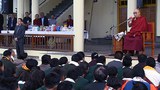 ༧གོང་ས་མཆོག་ནས་ལྷ་ཚོགས་ཁག་གི་ཚོགས་མི་༤༠༠ལྷག་ཙམ་ལ་མཇལ་ཁ་དང་བཀའ་སློབ།