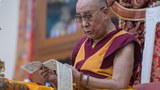  དཔལ་གསང་བ་འདུས་པའི་བཀའ་དབང་བསྩལ་གནང་མཛད་ཡོད་པ།