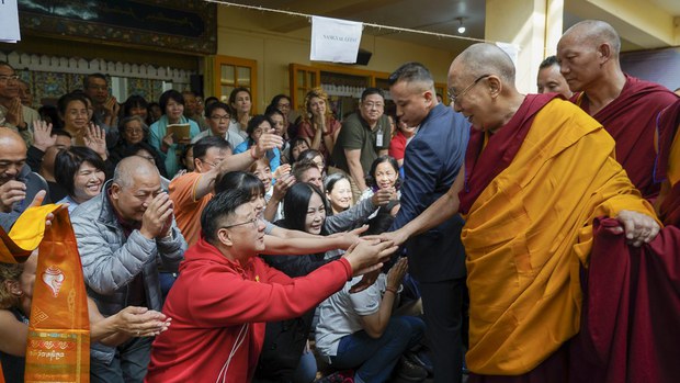 ༢༠༡༩ལོར་༧གོང་ས་མཆོག་ནས་ཐེ་ཝན་དད་ལྡན་ཆོས་ཞུ་བ་རྣམས་ལ་དབུ་མ་རིན་ཆེན་ཕྲེང་བའི་བཀའ་ཆོས། ༢༠༡༩ལོར་༧གོང་ས་མཆོག་ནས་ཐེ་ཝན་དད་ལྡན་ཆོས་ཞུ་བ་རྣམས་ལ་དབུ་མ་རིན་ཆེན་ཕྲེང་བའི་བཀའ་ཆོས།