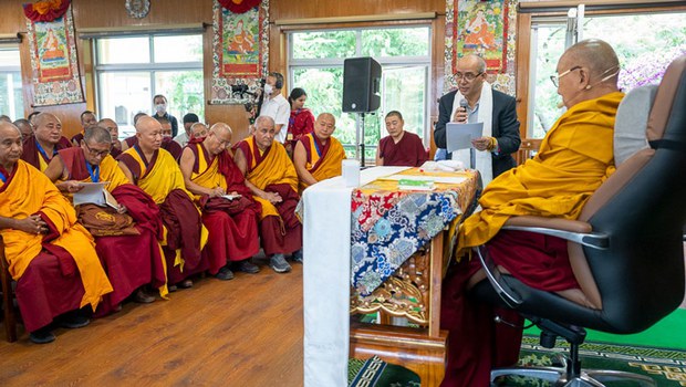 སྒོམ་སྒྲུབ་ཐད་ཞིབ་འཇུག་ཞེས་པའི་བརྗོད་གཞིའི་ཐོག་ནས་བགྲོ་གླེང་ཚོགས་འདུ།