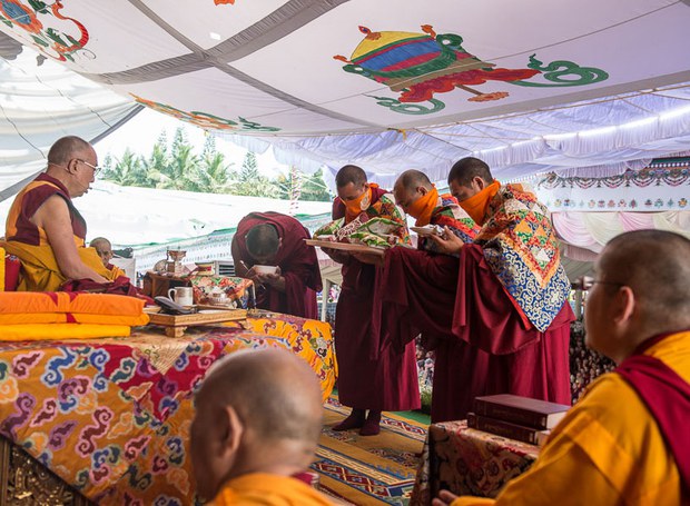 ལམ་རིམ་ཆེན་མོའི་གསུང་ཆོས་ལེགས་གྲུབ། ལམ་རིམ་ཆེན་མོའི་གསུང་ཆོས་ལེགས་གྲུབ།