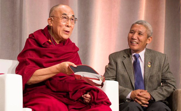 བོད་མི་ཡོངས་ཀྱིས་བཀའ་དྲིན་རྗེས་དྲན་ཞུ་བཞིན་ཡོད་པ། བོད་མི་ཡོངས་ཀྱིས་བཀའ་དྲིན་རྗེས་དྲན་ཞུ་བཞིན་ཡོད་པ།