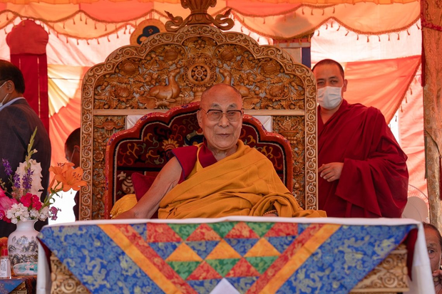 བརྩེ་བ་ནི་བདེ་སྐྱིད་ཀྱི་རྩ་བ་ཡིན།