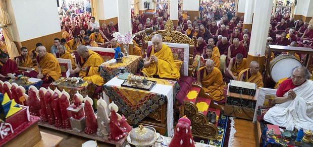 བོད་བསྟན་སྲིད་ཀྱི་ཆེད་དུ་མ་ཧཱ་གུ་རུའི་འབུམ་ཚོགས་ཚོགས་གནང་བ། བོད་བསྟན་སྲིད་ཀྱི་ཆེད་དུ་མ་ཧཱ་གུ་རུའི་འབུམ་ཚོགས་ཚོགས་གནང་བ།