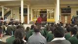 བཙན་བྱོལ་ནང་གི་ལྷ་མོའི་རུ་ཁག་ཁག་ལ་མཇལ་ཁ་བཀའ་སློབ་གནང་བ། 
