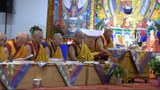 ནིའུ་ཡོག་ཏུ་བརྟན་བཞུགས་ཆེད་ཚེ་སྒྲུབ་ཀྱི་ཞབས་རིམ་གནང་བཞིན་པ།