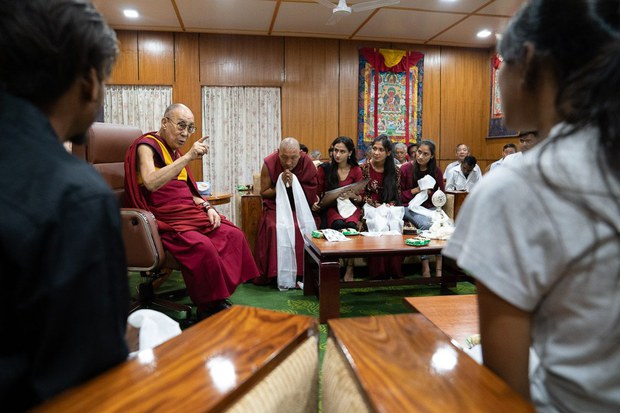 གནའ་དེང་ཟུང་འབྲེལ་གྱི་ཤེས་ཡོན་ལམ་སྲོལ་མི་རབས་རྗེས་མ་ཚོར་རྩིད་སྤྲོད་དགོས།