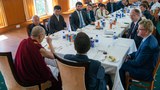 བཙན་བྱོལ་བའི་མི་གོ་ཆོད་པ་མཛད་ཡོད།