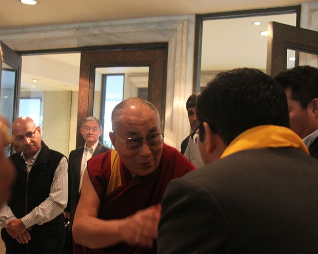 ཤྲི་ལང་ཀའི་ནང་པའི་སྐུ་ཚབ་ནས་༸གོང་ས་མཆོག་ལ་གདན་ཞུ་ཕུལ་བ། ཤྲི་ལང་ཀའི་ནང་པའི་སྐུ་ཚབ་ནས་༸གོང་ས་མཆོག་ལ་གདན་ཞུ་ཕུལ་བ།