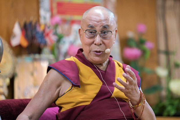 ཝི་ཏི་ནམ་གྱི་དད་ལྡན་པར་གསུང་ཆོས་གནང་བ།
