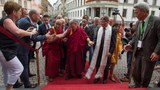 ཇར་མན་བེསི་སྦ་ལྡན་གྲོང་ཁྱེར་སྤྱི་ཁབ་ནས་ཚད་མཐོའི་ཕེབས་བསུ་ཞུས་ཡོད་པ།