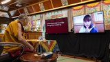 ༧གོང་ས་༧སྐྱབས་མགོན་ཆེན་པོ་མཆོག་གིས་༢༠༢༠་ཟླ ༨་པའི་ཚེས་༤ཉིན་དྲ་ལམ་ཐད་གཏོང་བརྒྱུད་བོད་རིགས་ན་གཞོན་ཚོར་བཀའ་ཆོས་བསྩལ་གནང་མཛད་ཡོད་པ།