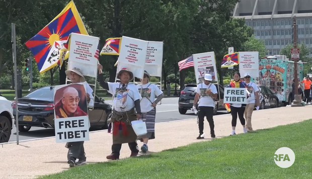 ཨ་རིའི་ཧྥི་ལ་ཌ་ཧྥེ་ཡའི་གྲོང་ཁྱེར་ནས་རྒྱལ་ས་ཝ་ཤིན་ཊོན་བར་གྱི་གོམ་བགྲོད་མཇུག་སྒྲིལ་གནང་ཡོད་པ། ཨ་རིའི་ཧྥི་ལ་ཌ་ཧྥེ་ཡའི་གྲོང་ཁྱེར་ནས་རྒྱལ་ས་ཝ་ཤིན་ཊོན་བར་གྱི་གོམ་བགྲོད་མཇུག་སྒྲིལ་གནང་ཡོད་པ།