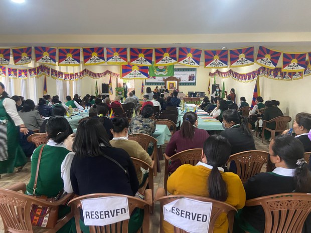 བཞུགས་སྒར་རྡ་རམ་ས་ལར་བོད་ཀྱི་བེུད་ལྷན་ཚོགས་ཀྱི་ཚོགས་ཆེན་ཐེངས་༡༣པ་ཚོགས་ཡོད་པ།