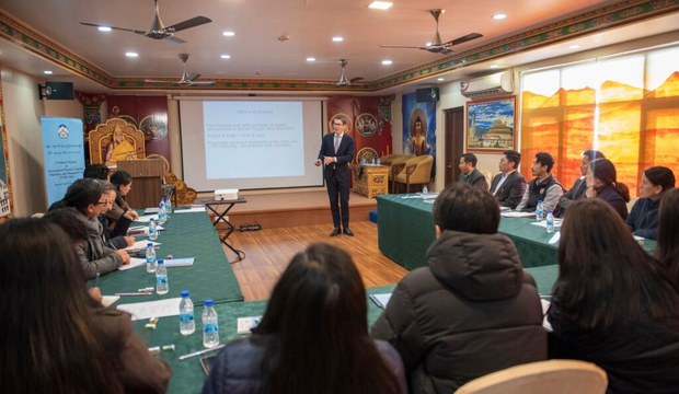 གཞུང་འབྲེལ་སྐུ་མགྲོན་སྣེ་ཤན་ཞུ་ཕྱོགས་ཀྱི་གསབ་སྦྱོང་ཐོག་མ།
