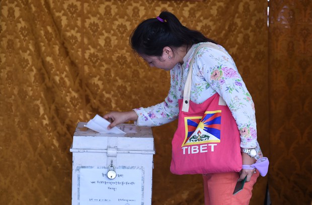 སྲིད་སྤྱི་གཉིས་ཀྱི་འོས་བསྡུའི་སྐོར་ལ་དོ་སྣང་ཆེ་རུ་འགྲོ་བཞིན་པ།