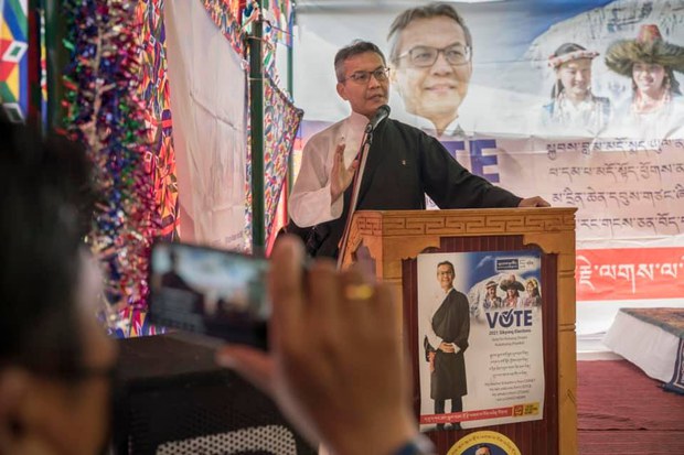སྲིད་སྐྱོང་འོས་མི་དབུ་དཀར་ཚང་སྐལ་བཟང་རྡོ་རྗེ་ལགས་ནས་ལ་དྭགས་སུ་སྐོར་སྐྱོད། སྲིད་སྐྱོང་འོས་མི་དབུ་དཀར་ཚང་སྐལ་བཟང་རྡོ་རྗེ་ལགས་ནས་ལ་དྭགས་སུ་སྐོར་སྐྱོད།