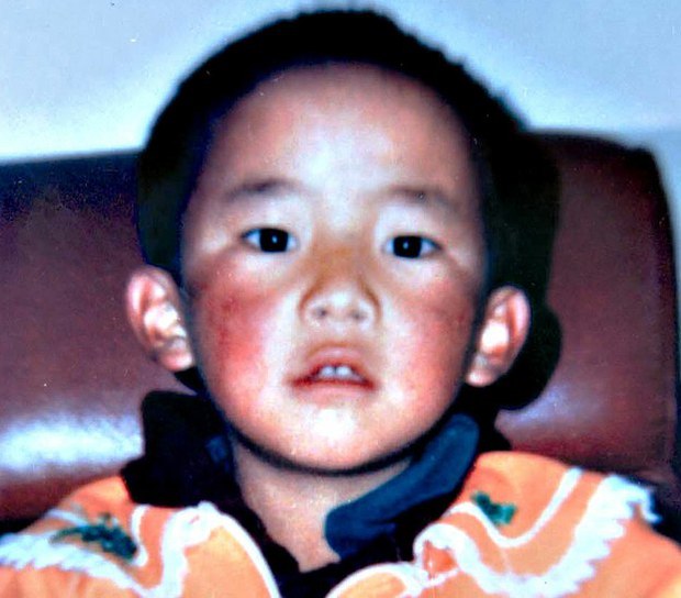 པཎ་ཆེན་རིན་པོ་ཆེ་མཆོག་གི་འཁྲུངས་སྐར་ཉིན་ཡང་ལཱ་༡༣༠༠༠༠འབུལ་རྒྱུ།