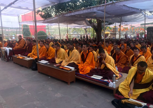 སྔ་འགྱུར་རྙིང་མའི་དབུ་འཛིན་ཁྲི་རབས་རྗེས་མ་རྫོགས་ཆེན་རིན་པོ་ཆེ་མཆོག་གིས་གནང་རྒྱུ།