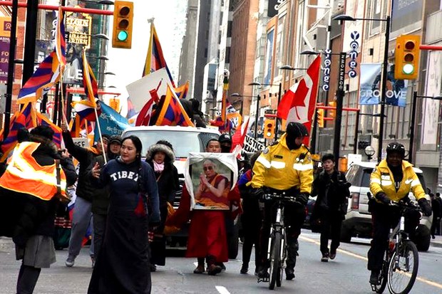 ཁེ་ན་ཌའི་གྲོང་ཁྱེར་ཀྲོ་རོན་ཀྲོ་ནང་གསུམ་བཅུ་དུས་དྲན་ཐེངས་༥༨པ་སྲུང་བརྩི། ཁེ་ན་ཌའི་གྲོང་ཁྱེར་ཀྲོ་རོན་ཀྲོ་ནང་གསུམ་བཅུ་དུས་དྲན་ཐེངས་༥༨པ་སྲུང་བརྩི།