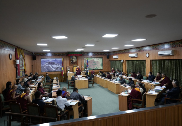 སྐབས་ ༡༧ པའི་བོད་མི་མང་སྤྱི་འཐུས་ལྷན་ཚོགས་ཀྱི་གྲོས་ཚོགས་ཀྱི་ཚོགས་དུས་ ༨ པའི་ཐོག་ཆེས་མཐོའི་ཁྲིམས་ཞིབ་ཁང་གི་ཁྲིམས་ཞིབ་པ་བསྐོ་གཞག་གི་གནད་དོན་གླེང་མོལ།